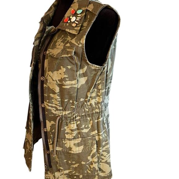 Decree women’s  M camo vest with jewels on collar, NWT - Picture 4 of 12